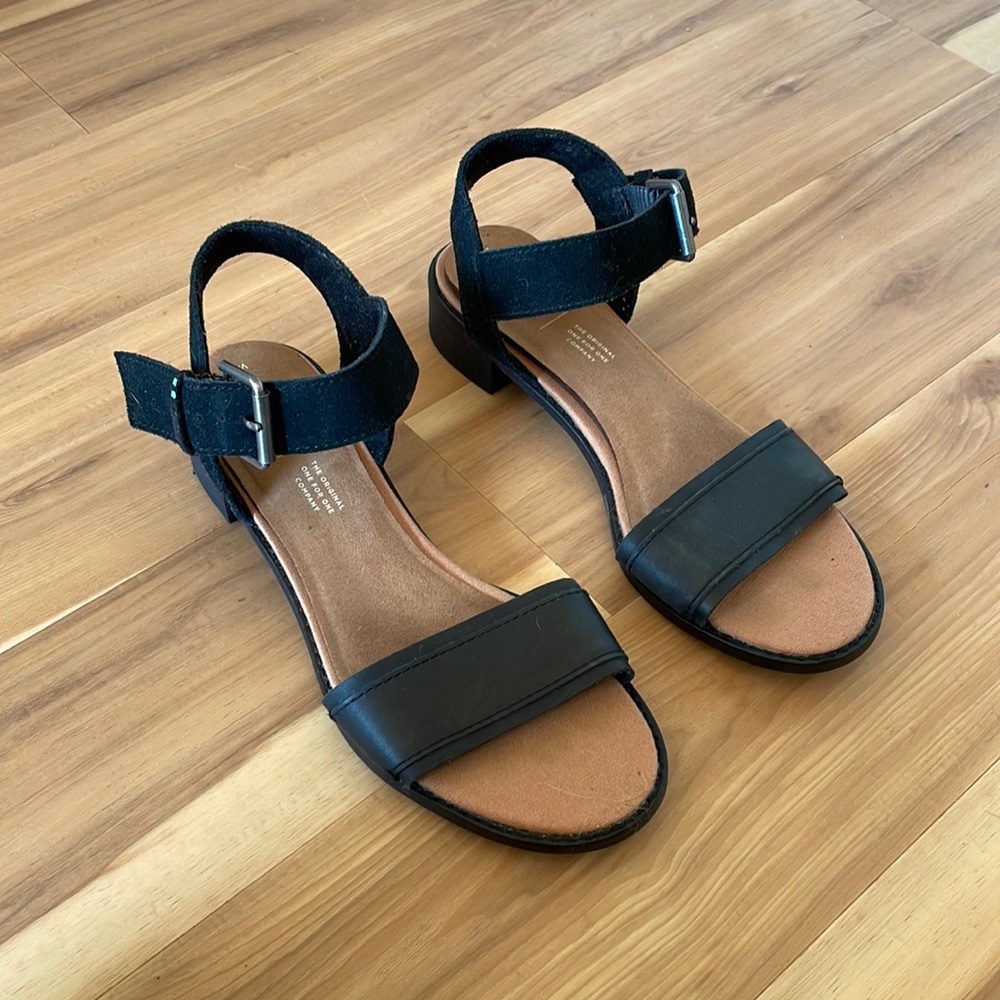 Tom’s black leather and suede sandal